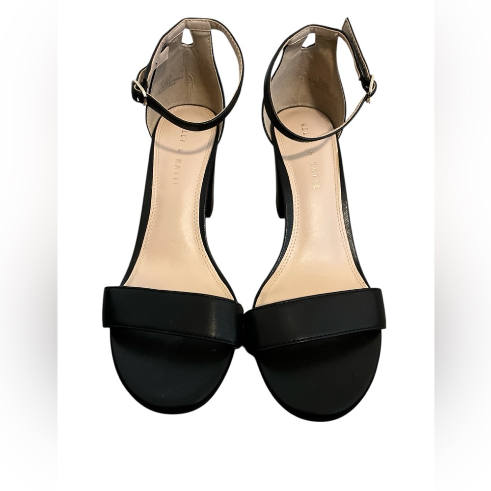 Kelly and Katie Hailee Sandal